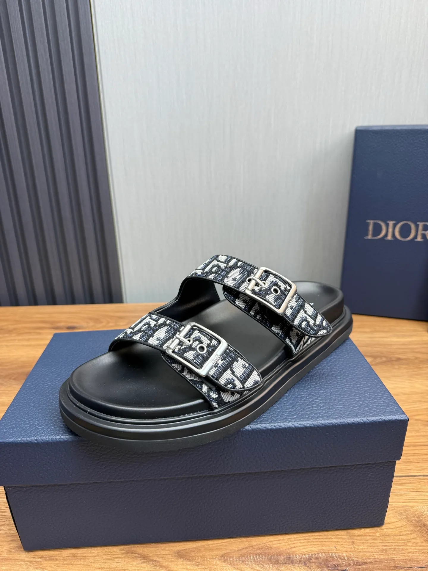 Men's shoes 💰300💰 Dior. Men's slippers 🩴Official website 1:1 production 38-45 yards 45 46 🉑️Customized original material shipped✅